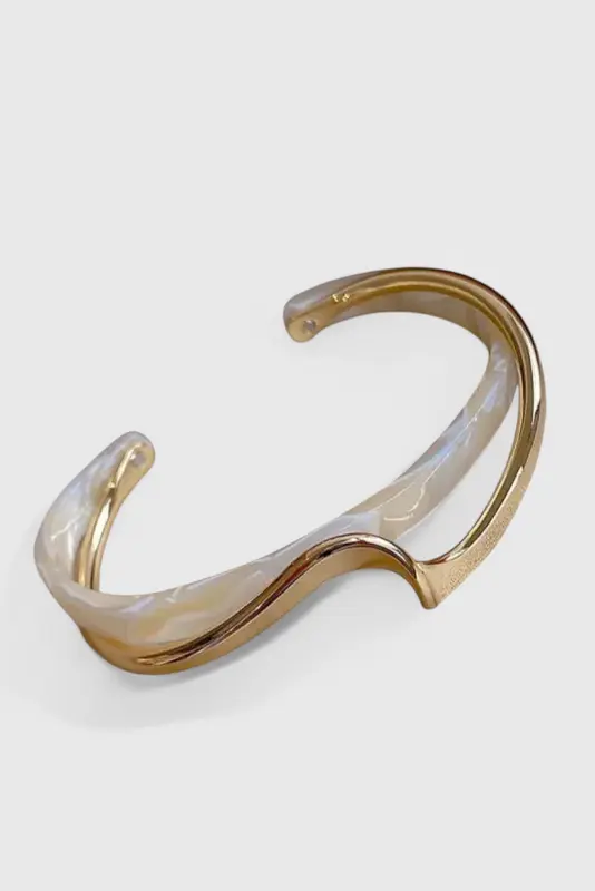 Iris - Pulsera Ópalo Blanco Acabado Dorado Elegante