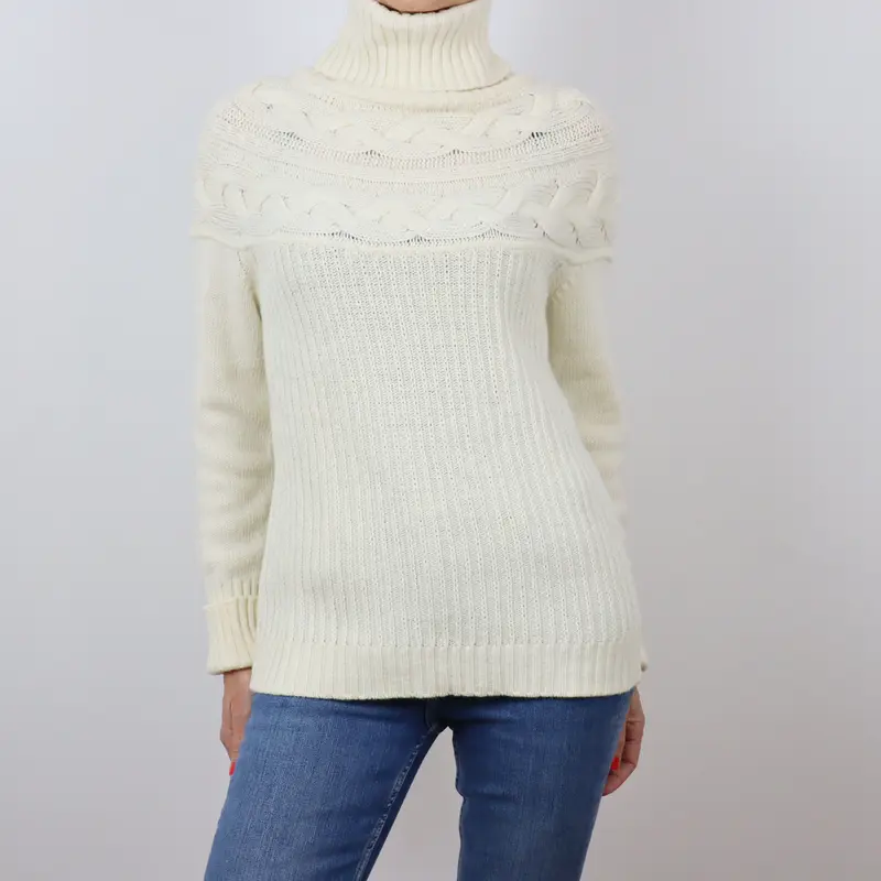 Jersey de cuello alto color crudo