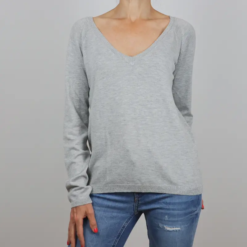 Jersey de pico gris detalle plateado Naf Naf