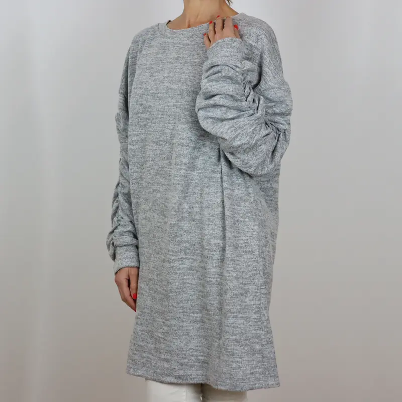Jersey/vestido gris con mangas abullonadas