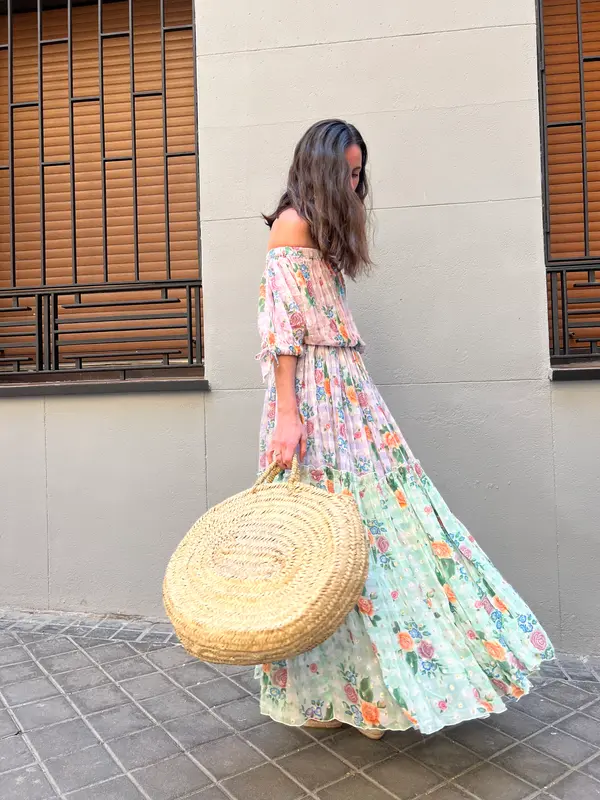 JOT. Vestido largo vaporoso estampado hombros