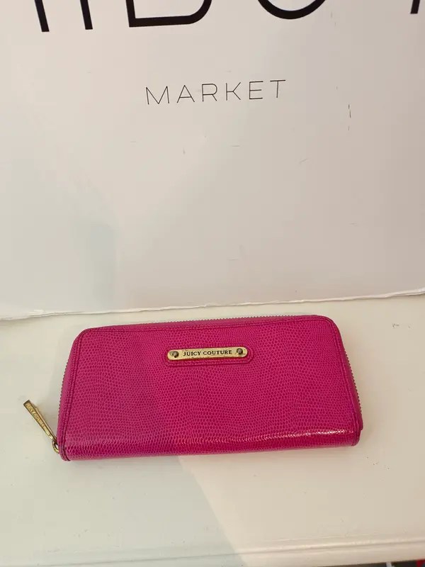 JUICY COUTURE. Cartera rosa piel