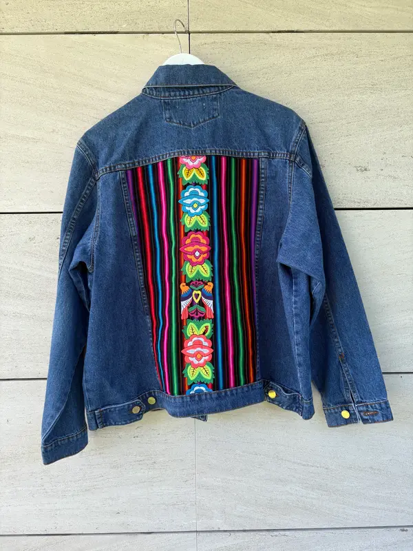 KEROMI. Cazadora denim bordados colores