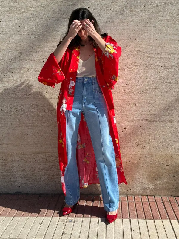 Kimono japonés rojo estampado