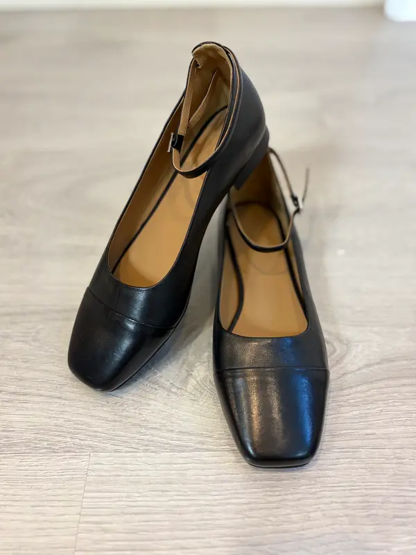 LACHOIX. Bailarina piel hebilla en negro. T 40