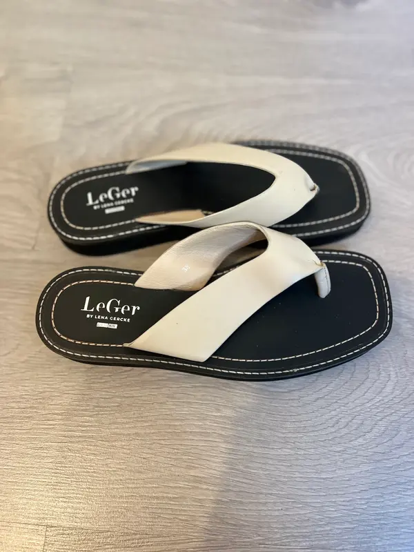 LEGER. Sandalias beige T.38