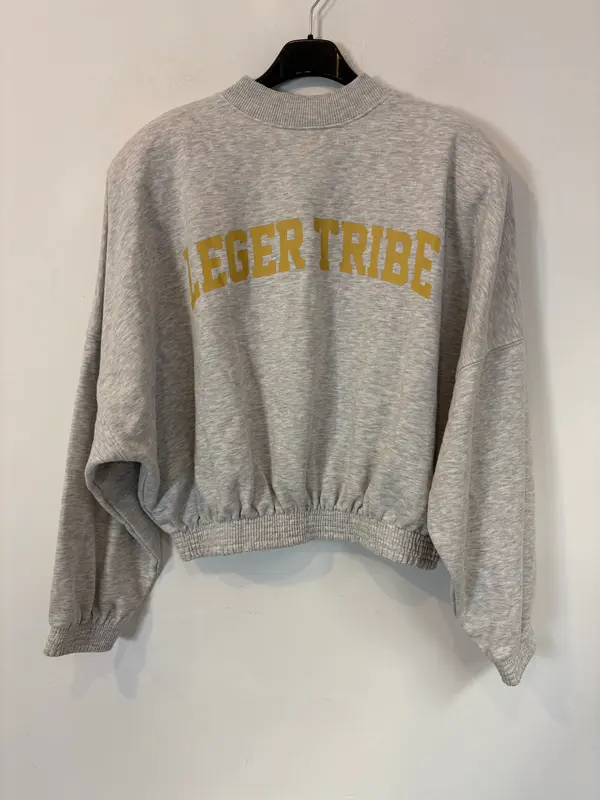 LEGER. Sudadera gris hombreras