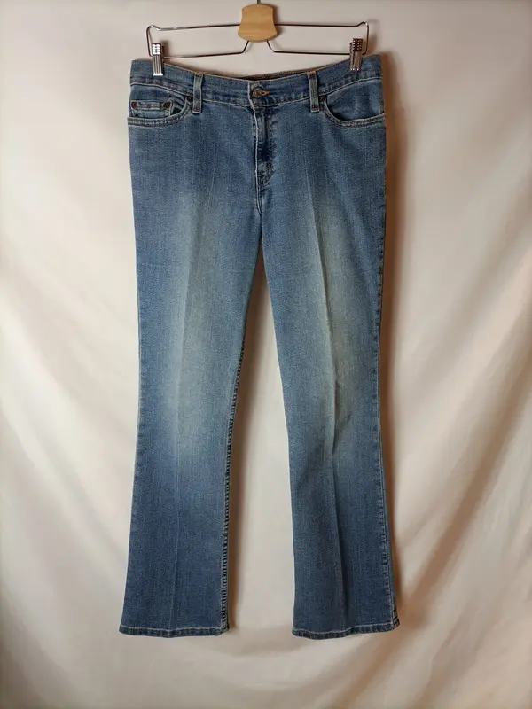 LEVI'2S. Denim efecto desgastado