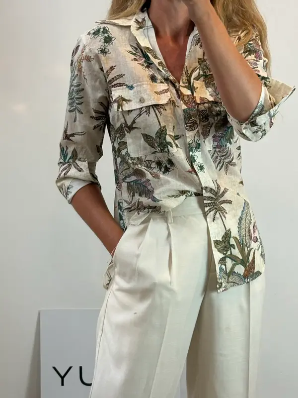 LLOYD´S. Camisa estampada hojas.
