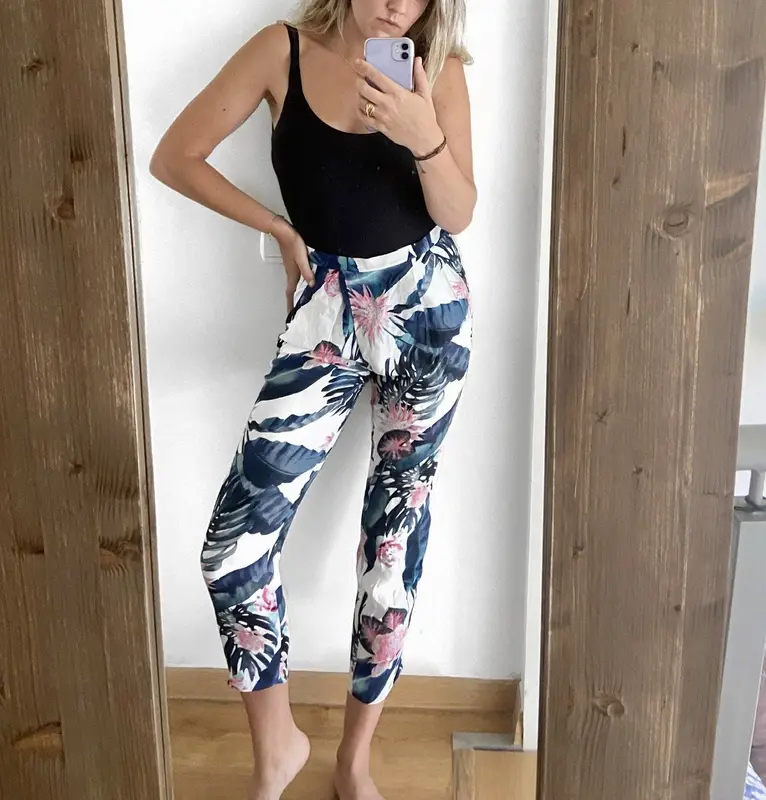 LOLA LI. Pantalones estampado T. 38
