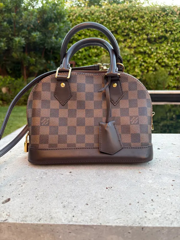 LOUIS VUITTON. Bolso Alma BB
