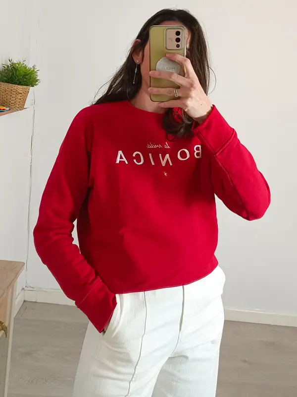 LUCIA BE. Sudadera roja slogan. T S
