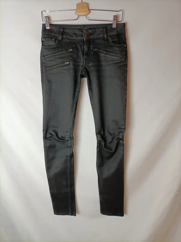 MAJE. Pantalón negro cremalleras T.34