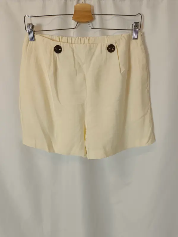 MANGO. Bermuda beige fluida. T 38
