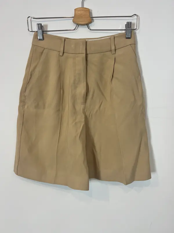 MANGO. Bermuda fluida beige T.34