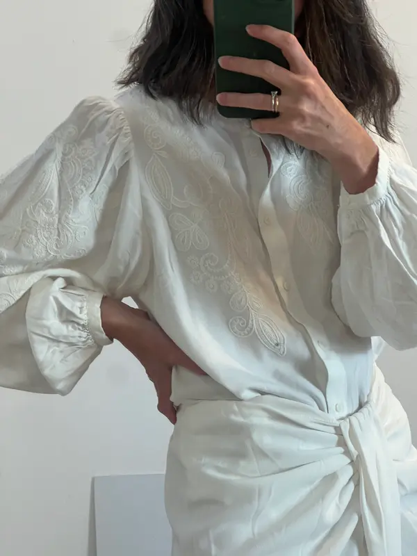 MANGO. Blusa blanca bordada T.l