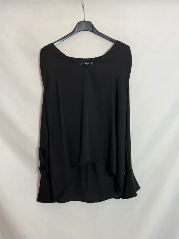 MANGO. Blusa negra manga larga T.XS