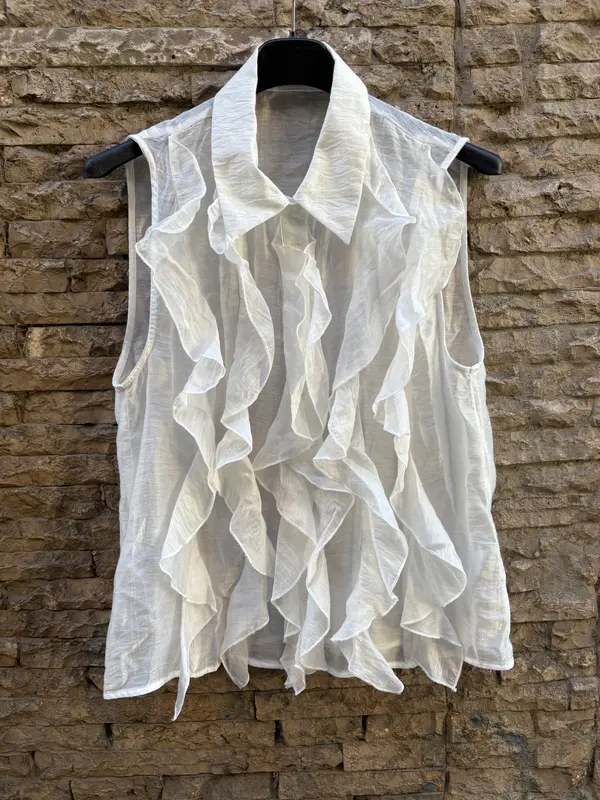 MANGO. Blusa textura volantes