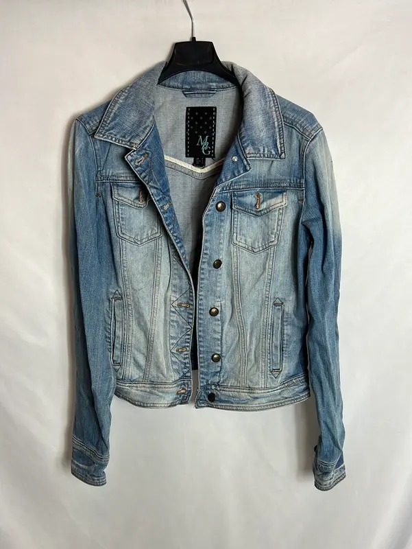 MANGO. Cazadora vaquera efecto desgastado. T M