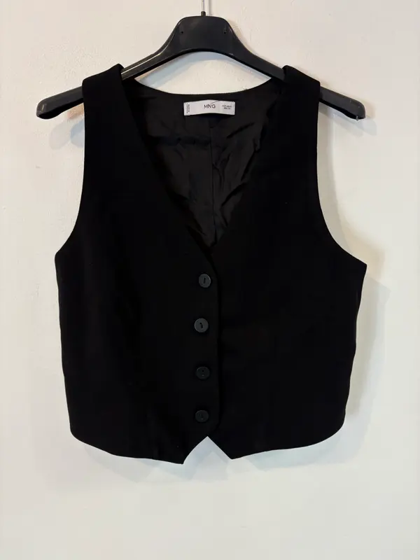 MANGO. Chaleco negro