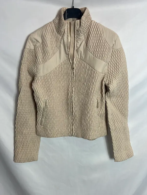 MANGO. Chaqueta acolchada repelente al agua.