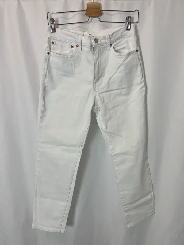MANGO. Denim recto blanco. T 38