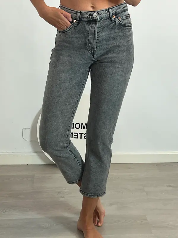 MANGO. Denim recto gris abotonado. T 38