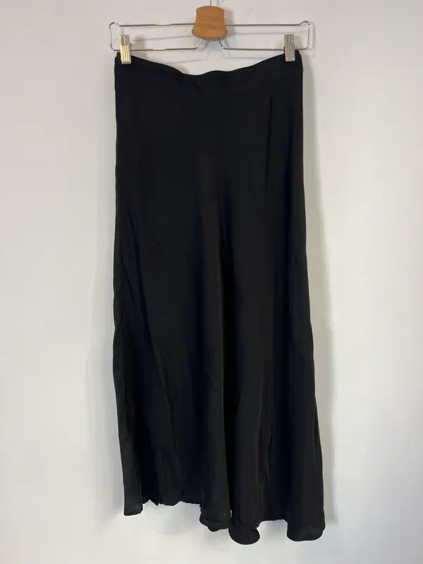 MANGO. Falda larga negra fluida . T S
