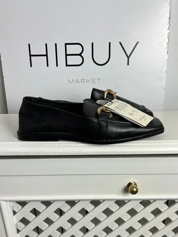 MANGO. Mocasines negros hebilla. T 38