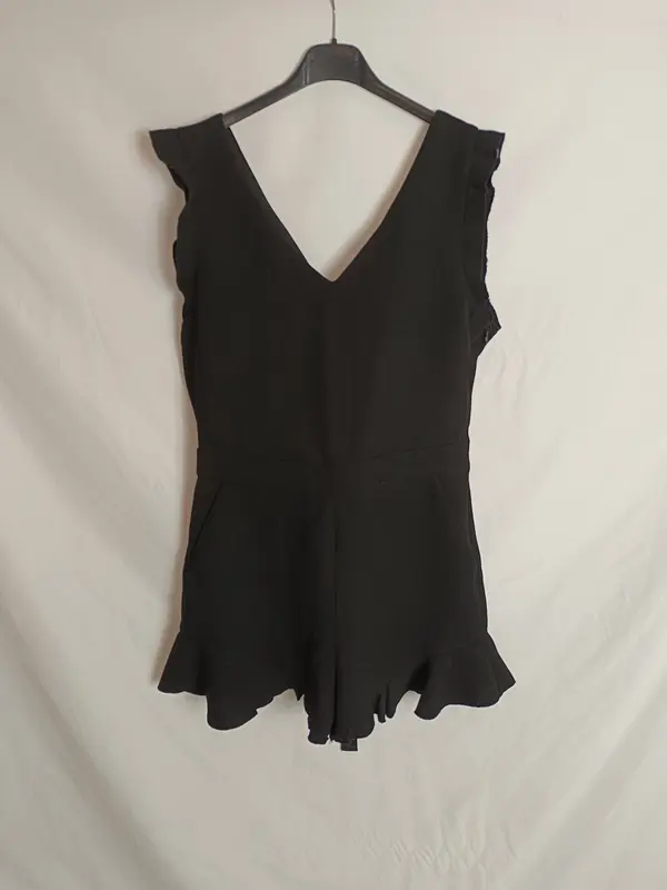 MANGO. Mono negro volantes T.m