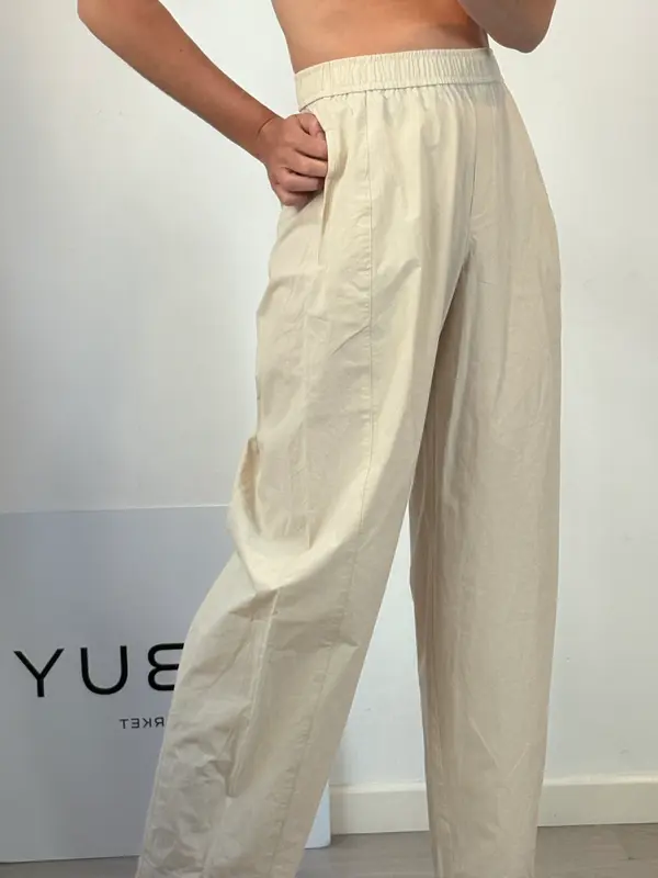 MANGO. Pantalón beige textura