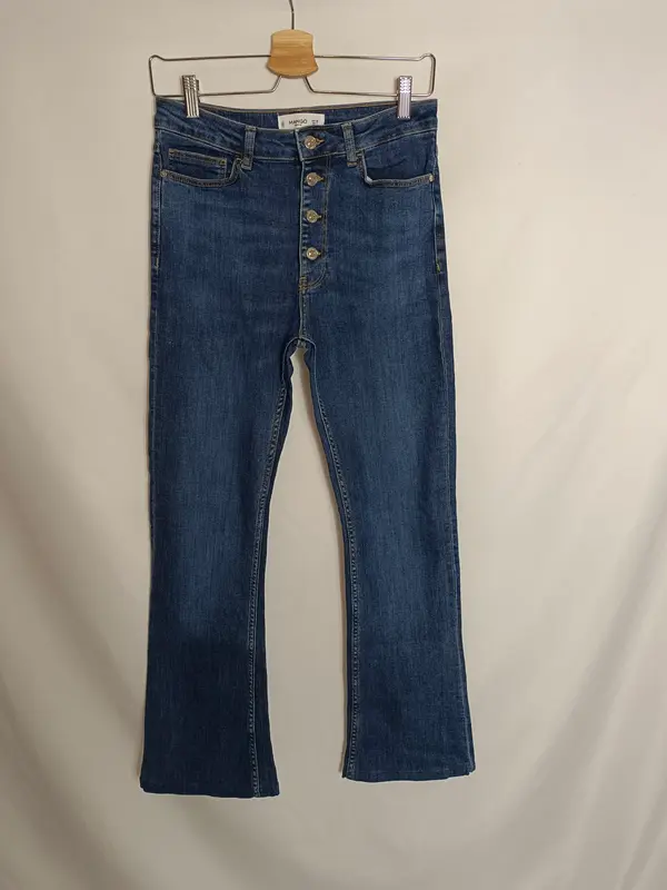 MANGO. Pantalón botones campana T.38