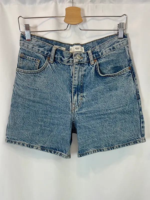 MANGO. Pantalón corto denim. T 36