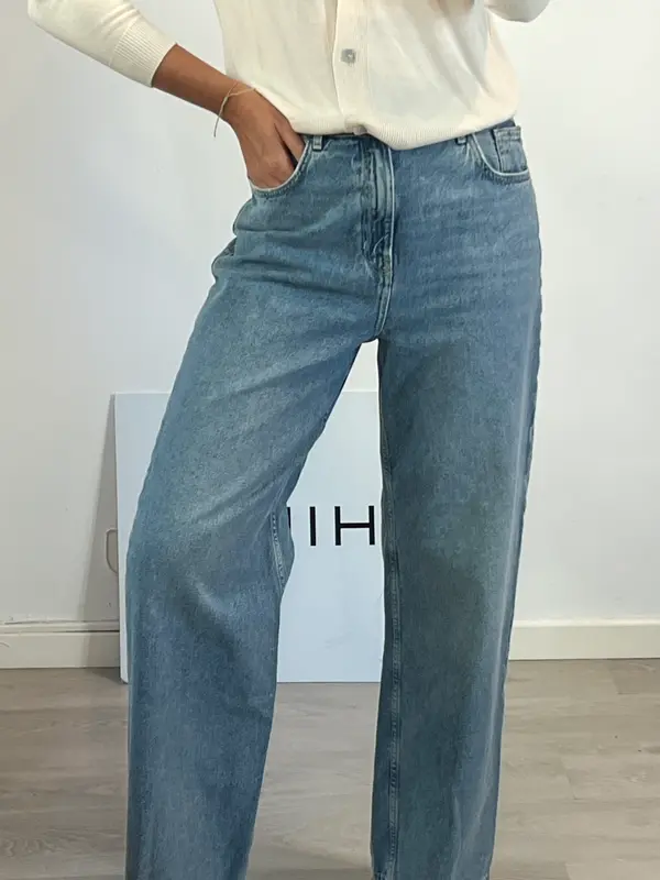 MANGO. Pantalón denim pata ancha. T 38
