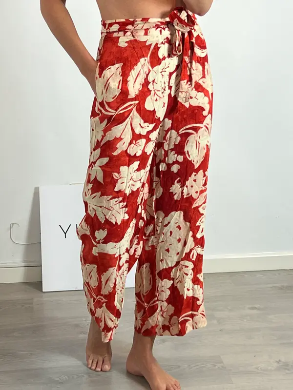 MANGO. Pantalón fluido flores T.m