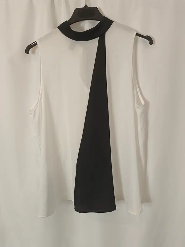 MANGO. Top blanco y negro T.m