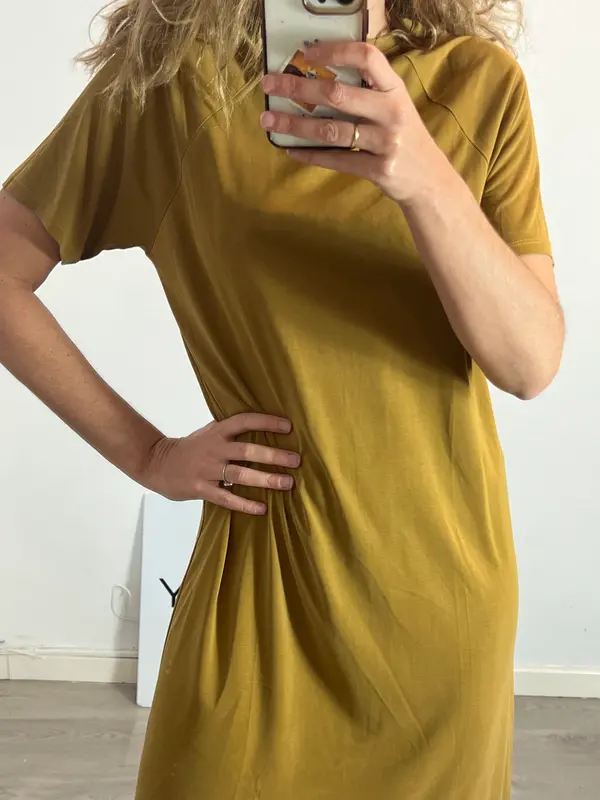 MANGO. Vestido midi mostaza T.m