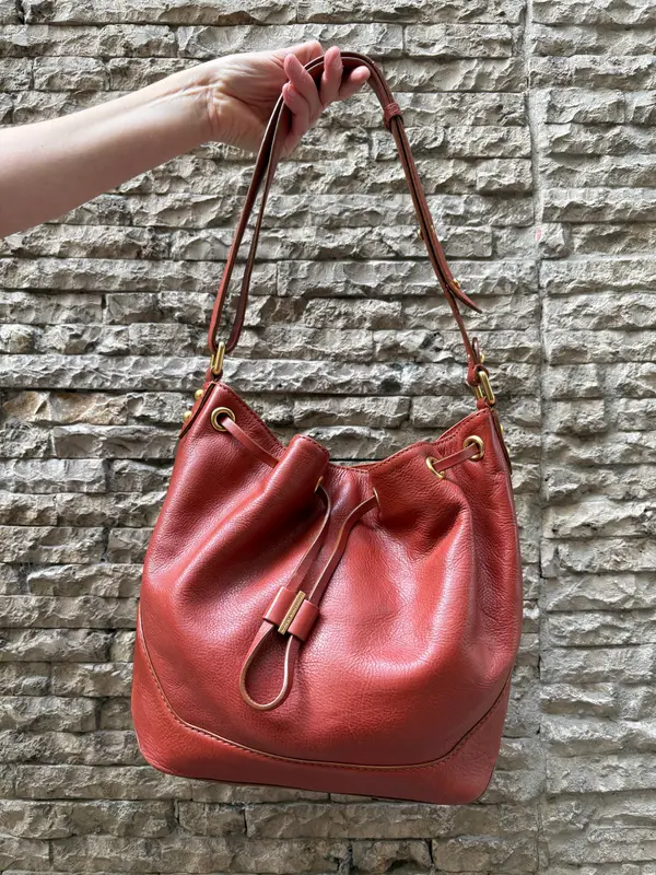 MARC BY MARCJACOB. Bolso piel camel saco