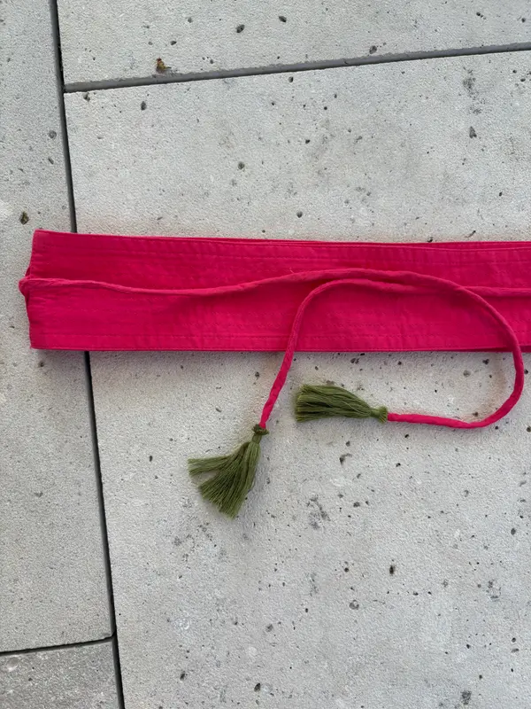 MARE DI LATTE. Cinturón fucsia tela. TU