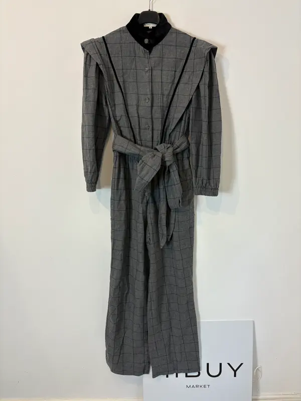 MARIETH. Mono gris con terciopelo y mangas extraibles T S