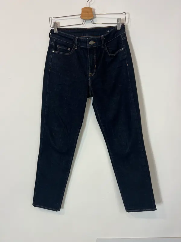 MASSIMO DUTTI. Denim recto azul oscuro. T 36