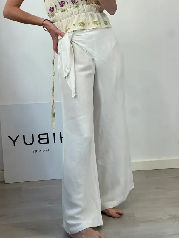 MASSIMO DUTTI. Pantalón blanco lazada mezcla