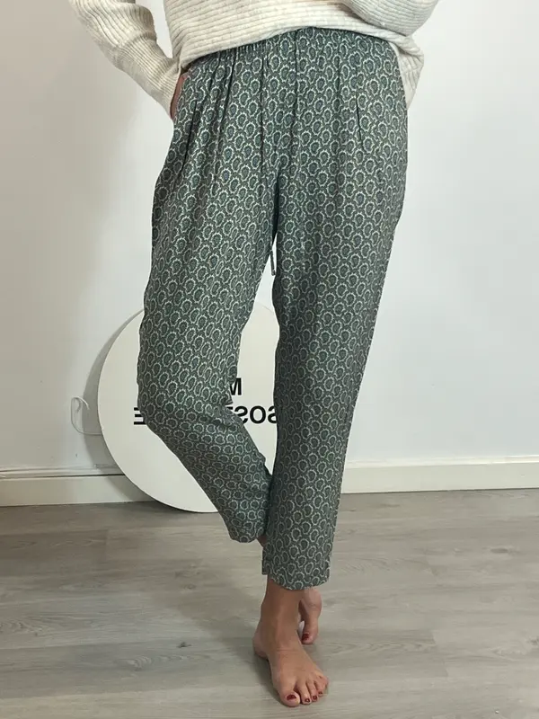 MASSIMO DUTTI. Pantalón fluido estampado. T 40