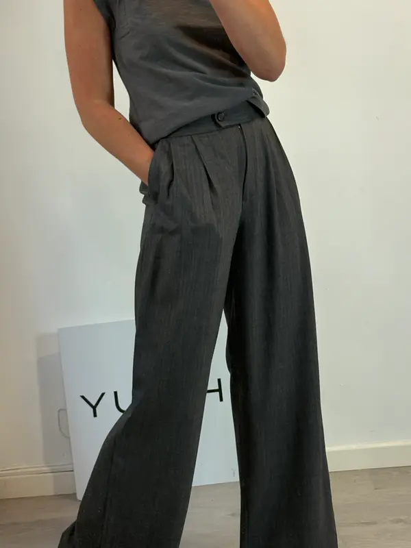 MASSIMO DUTTI. Pantalón gris espiga pinzas