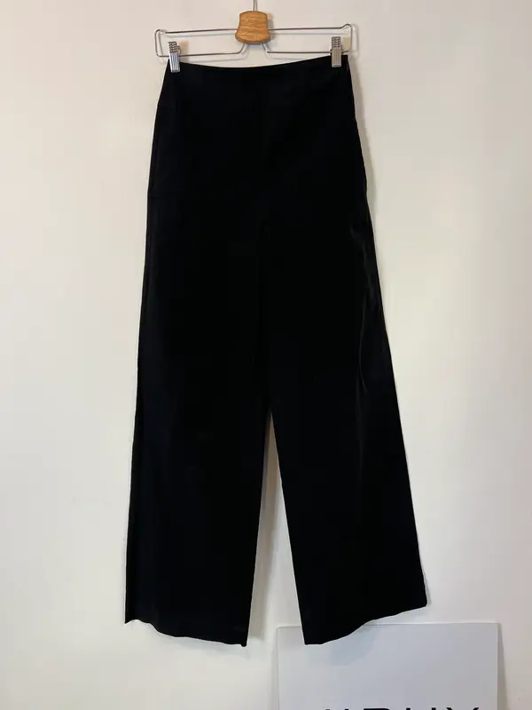 MASSIMO DUTTI. Pantalón negro pata ancha