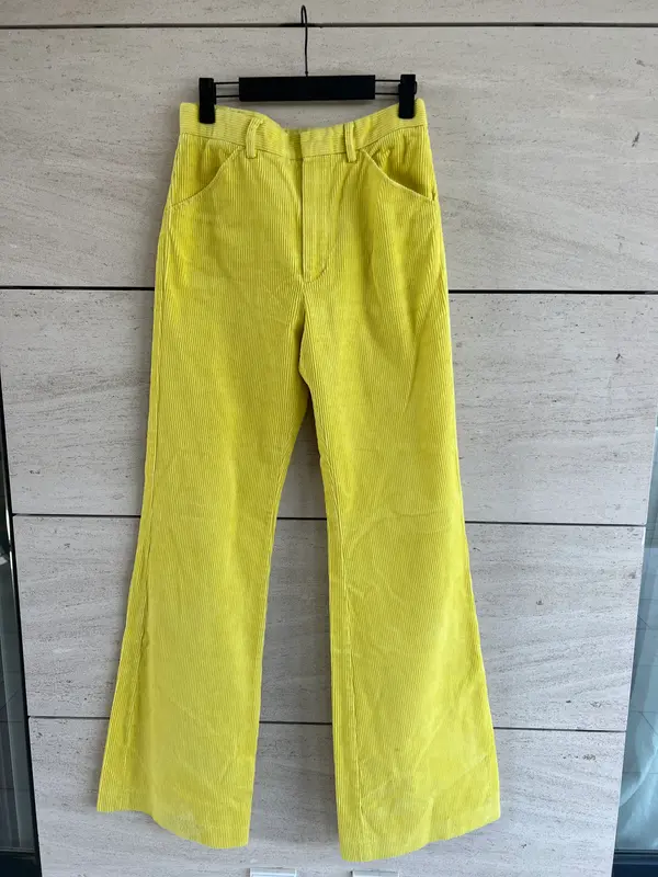 MASSIMO DUTTI. Pantalón pana amarillo T.38