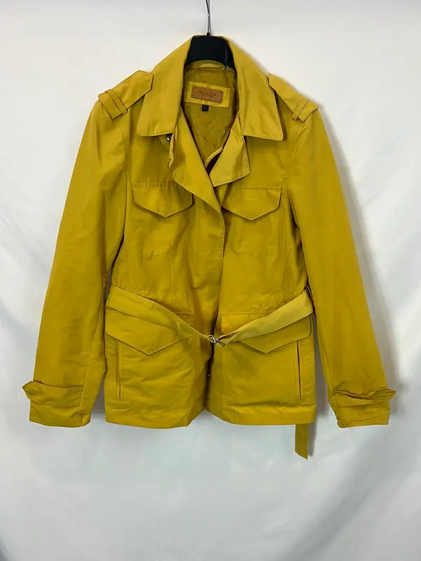MASSIMO DUTTI. Parka pistacho impermeable T.s