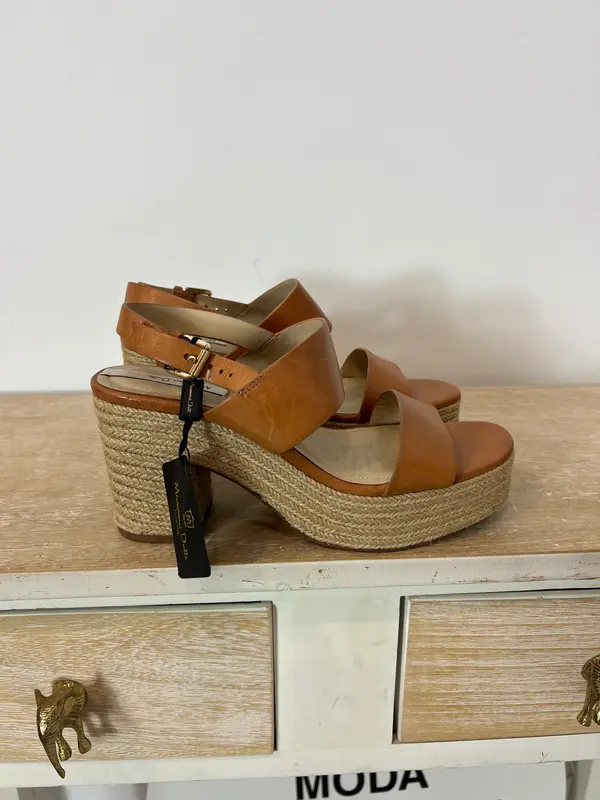 MASSIMO DUTTI. Sandalia piel camel suela esparto. T 38