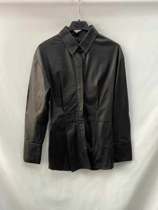 MASSIMO DUTTI.Sobrecamisa piel T.XS