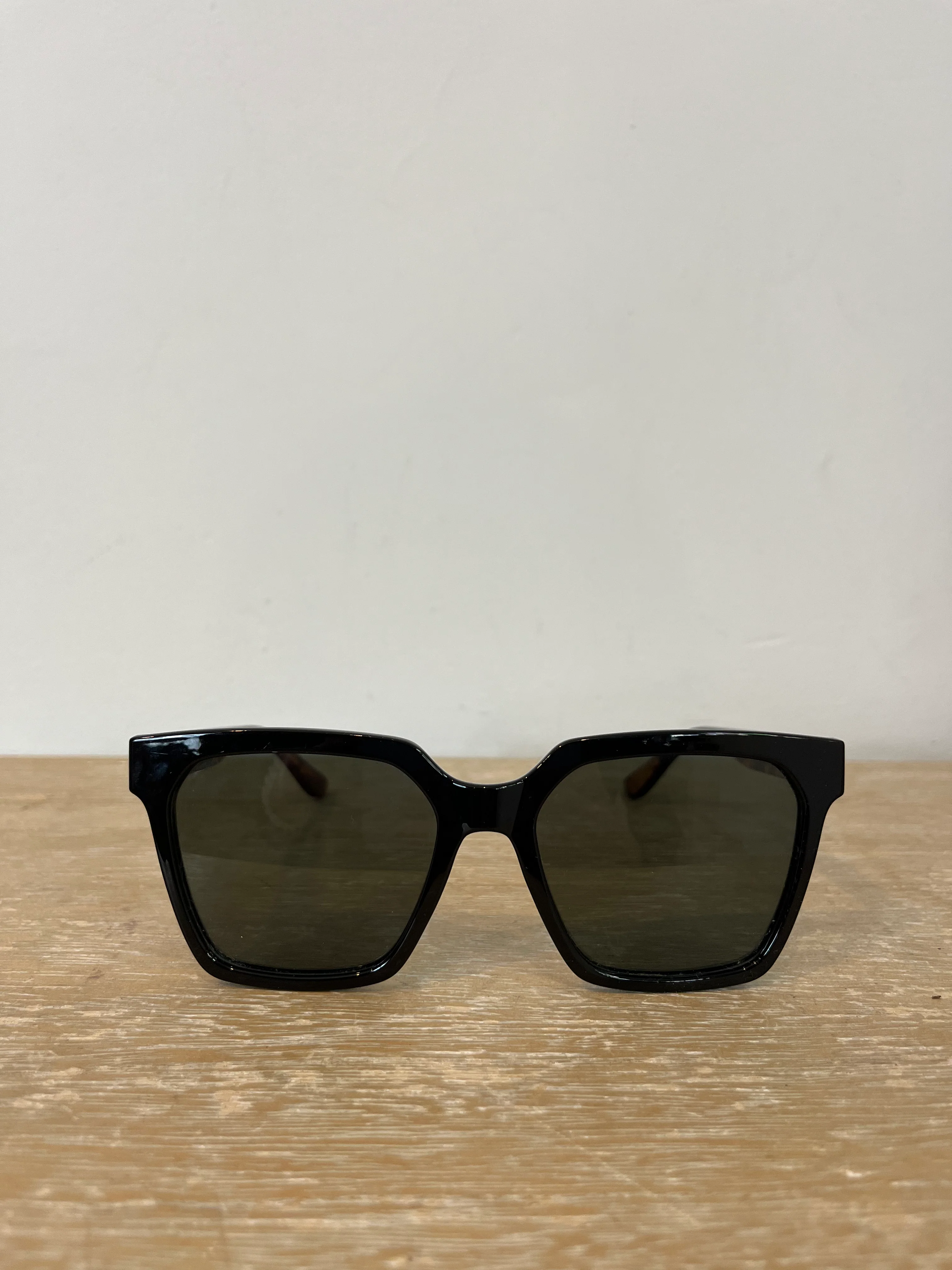 MELLER. Gafas de sol patilla nácar